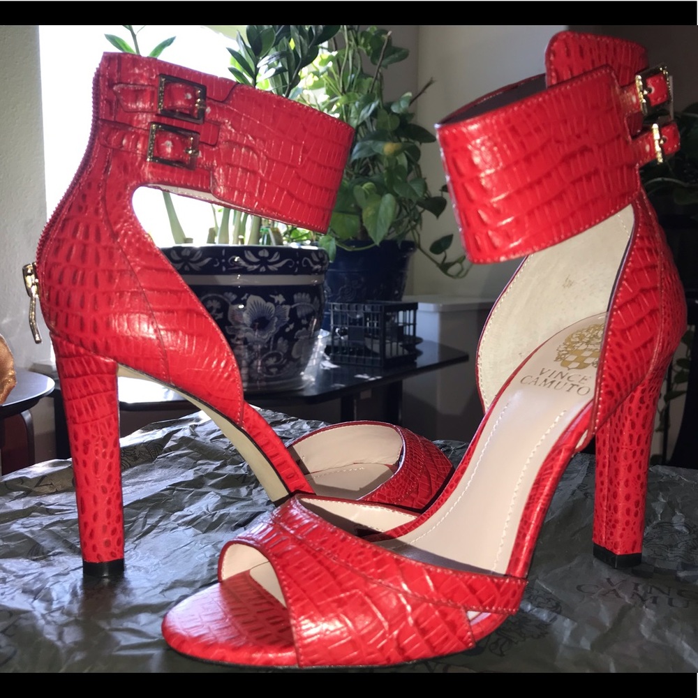 BNWOT. Tango Red heels